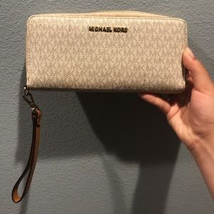 MICHAEL KORS Jet Set Travel Continental Wallet